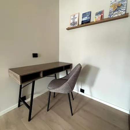 Modern In The Middle Of The Center Appartement
